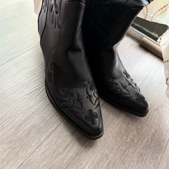 Concert 🎶 Ready Cowboy Black Embroidered Women's Boots - Picture 5 of 6